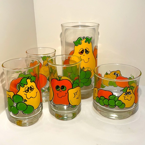 Set of 5 Vintage 1970's Glasses! Happy Fruit! Anchor Hocking art by Nancy Lynn! - Picture 1 of 6